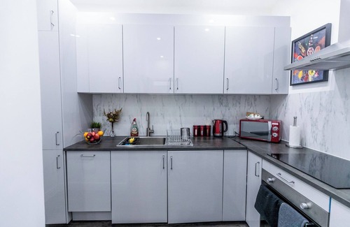 Belfast Apartment | "Stunning 3-Bed Split-Level Apartment with Modern Amenities!"