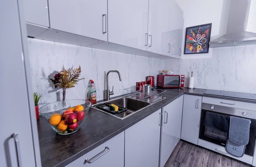 Belfast Apartment | "Stunning 3-Bed Split-Level Apartment with Modern Amenities!"