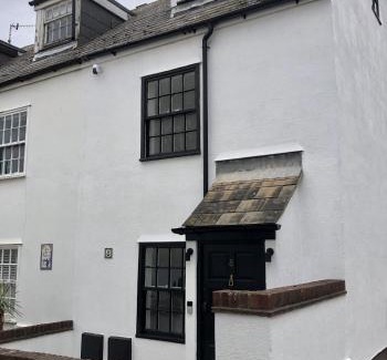 Kemptown House | Stunning 3 bedroom & 2 bathroom cottage with patio