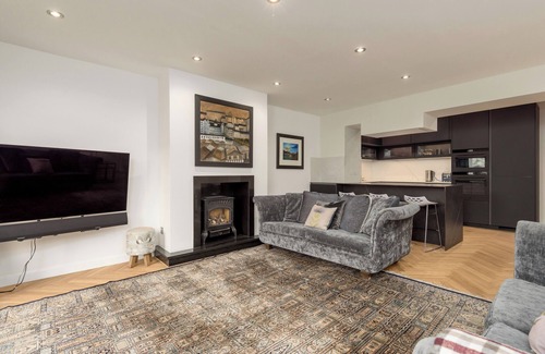 New Town Apartment | Stunning 3-bedroom apartment in the heart of Edinburgh's city centre. Sleeps 6.