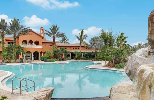 Ole Condo | Stunning 3-bedroom condo located in the beautiful community of Ole at Lely.