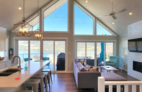 Central Okanagan House | Stunning 3 Bedroom Lakeview Cottage on Lake Okanagan