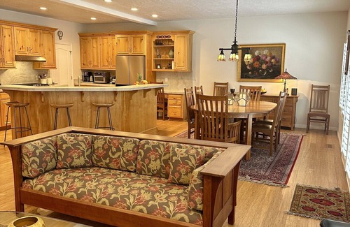 South Snyderville Basin House | Stunning 3 bedroom ski house near The Canyons Base of Park City!