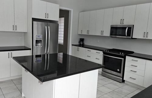 Innisfil House | Stunning 3100+ sq ft detached house, mins away from serene lake and amenities.