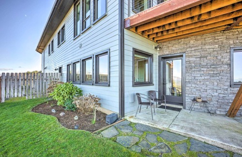 Smith River Apartment | Stunning 360 Ocean Views, Near Redwoods NP!
