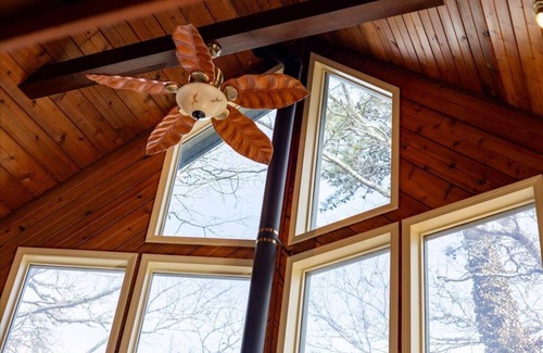 East Falmouth House | Stunning 3Bed, 2Bath Pond Front Retreat w/kayaks - Welcome to Fresh Pond Lodge!