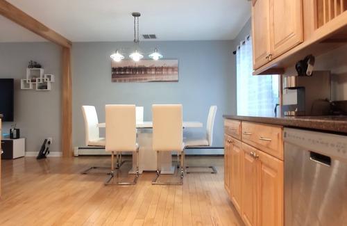 Essex Junction House | Stunning 3bedroom modern home closed to everything