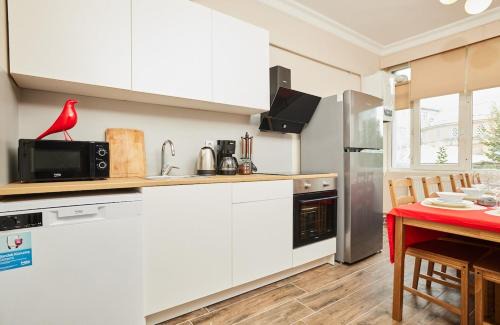 Iskenderpasa Apartment | Stunning 3BR 3Bathroom 3AC near Metro D2