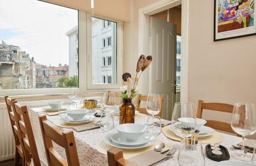 Iskenderpasa Apartment | Stunning 3BR 3Bathroom 3AC near Metro D3