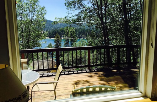 Lake Arrowhead Cabin | Stunning 3BR Lake View Gem w/Lake Access. S'mores ready Fire Pit-Dog Friendly