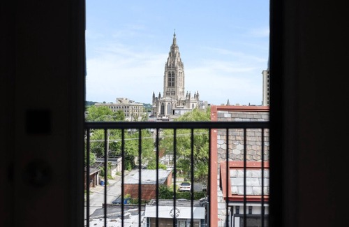 Shadyside Apartment | Stunning 3BR suite| 2 private decks| A+ Location!