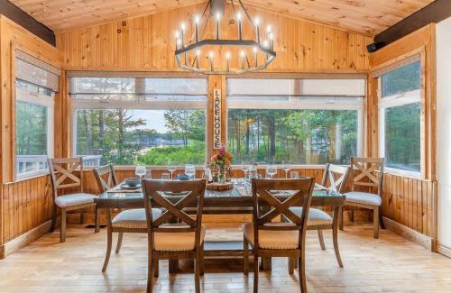 Gravenhurst House | Stunning 3br Waterfront Lake Cottage Hottub&sauna