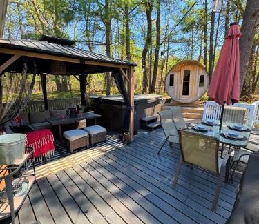 Gravenhurst House | Stunning 3br Waterfront Lake Cottage Hottub&sauna