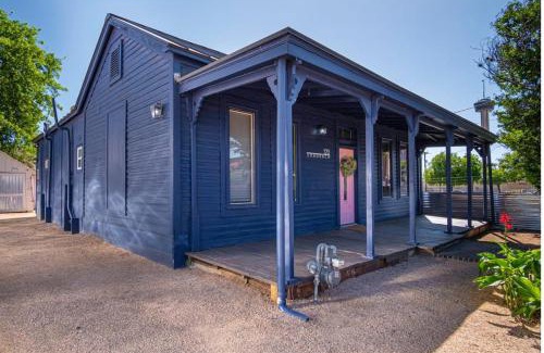 Near East Side House | Stunning 3BR2BA Haven in Downtowns Heart