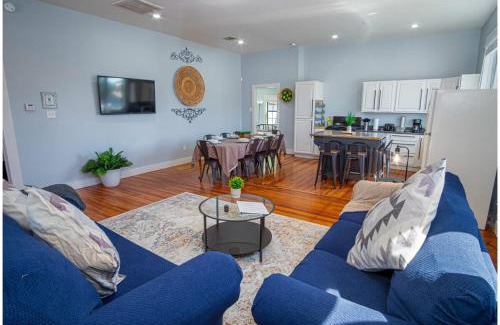 Near East Side House | Stunning 3BR2BA Haven in Downtowns Heart