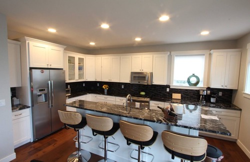Manzanita House | Stunning 4 bed 3 Bath New Home walkable 3/4 mile to Beach & 1/2 mile to Town!