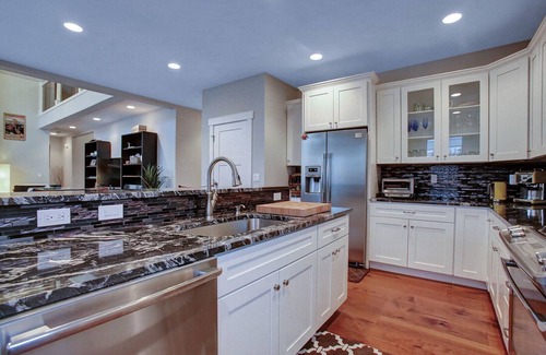 Manzanita House | Stunning 4 bed 3 Bath New Home walkable 3/4 mile to Beach & 1/2 mile to Town!