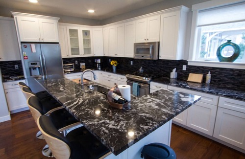 Manzanita House | Stunning 4 bed 3 Bath New Home walkable 3/4 mile to Beach & 1/2 mile to Town!