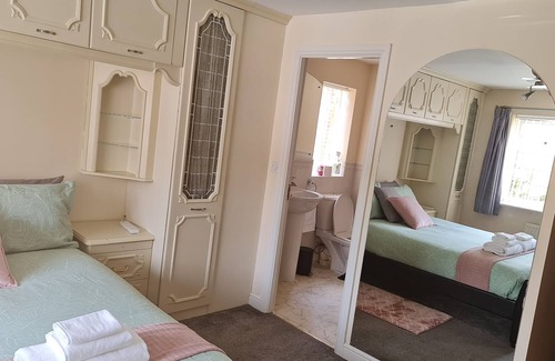 Walsall House | Stunning 4-Bed House in Walsall