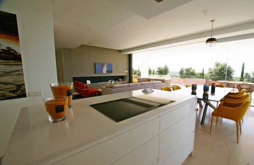 Marbella Villa | Stunning 4 bed Marbella villa, private (heated) pool, Air Con, WIFI nr beach