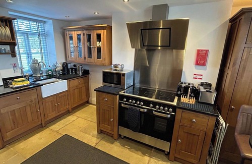 Winkhill House | Stunning 4 Bed Peak Dist Farmhouse Alton Towers