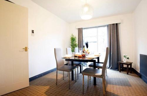 Didsbury Apartment | Stunning 4-Bedroom Didsbury Home