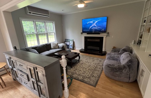 Malletts Bay House | Stunning 4 Bedroom Home with Beach Access