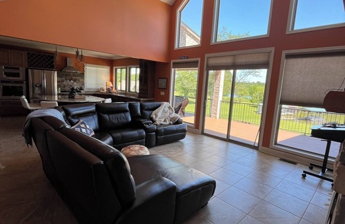 Spring City House | Stunning 4 bedroom lake front home in Spring City, Tennessee with all amenities.