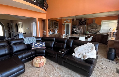 Spring City House | Stunning 4 bedroom lake front home in Spring City, Tennessee with all amenities.