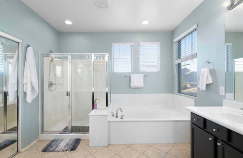 Anthem West House | Stunning 4 Bedroom w/Spacious Backyard/Pet Friendly #41697