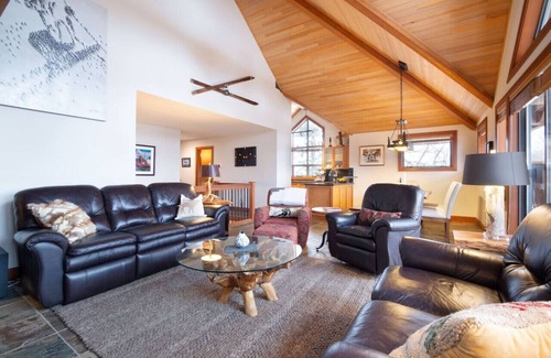 Village North House | Stunning 4BR Chalet w/Private Hot Tub & Garage!