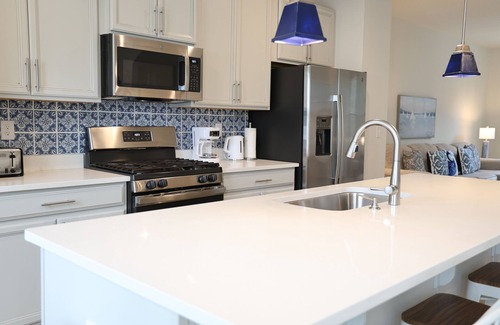 Bayside House | Stunning 4BR Luxury Townhome;Resort-Style Living w/Pools, Gym & close to Beaches