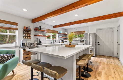 Shelton Other | Stunning 4BR Shelton Retreat w/King Bed & Hot Tub