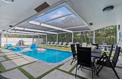 Coral Ridge Isles House | Stunning 4BR w/Pool & Games!