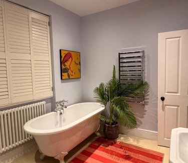Barbican House | Stunning 5 bed Town House with Terrace in London