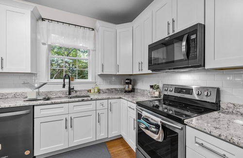 Durham House | Stunning 5 bedroom/3 bath home in Hope Valley Farm
