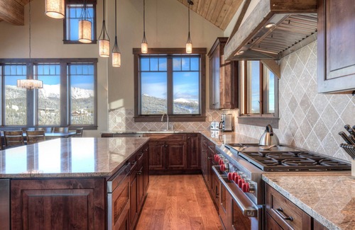 Big Sky House | Stunning 5 Bedroom 5.5 Bath Home, Private Hot Tub, Ski in/out, & Lodge Access