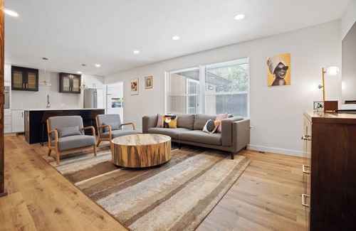 Hilltop Villa | Stunning 5-bedroom Villa near Downtown Denver/Cherry Creek/Lowry