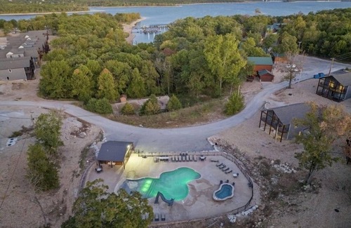 Indian Point Cabin | Stunning 5 br Lakefront Cabin-Hot Tub & Boat Slip!