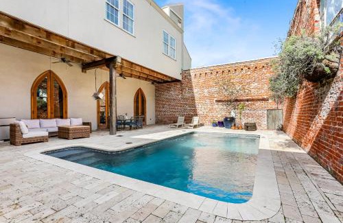 Central Business District House | Stunning 5 BR Urban Oasis Downtown NOLA