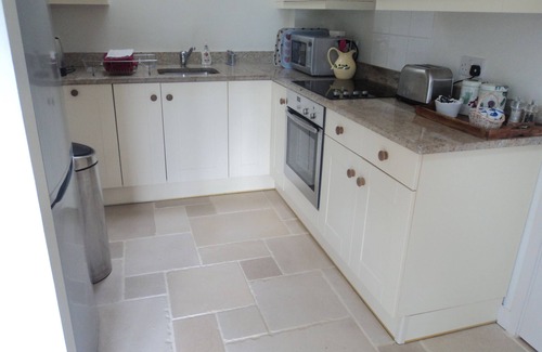 Chichester House | Stunning 5 Star cottage set in 4 acres in AONB. Close to beach/harbour. Sleeps 4