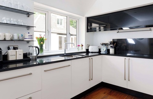 Chichester House | Stunning 5BR Home with Pool - 5 min to Beach
