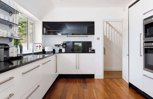 Chichester House | Stunning 5BR Home with Pool - 5 min to Beach