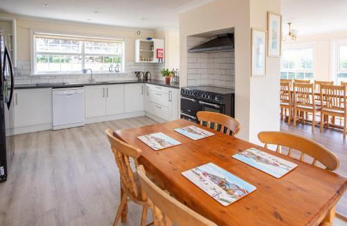Widemouth Bay House | Stunning 6 Bedroom Cottage near Cornish Coast