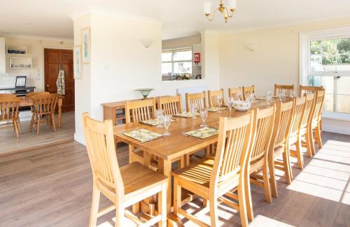 Widemouth Bay House | Stunning 6 Bedroom Cottage near Cornish Coast