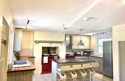 Hellingly House | Stunning 6 Bedroom Farmhouse in Hellingly