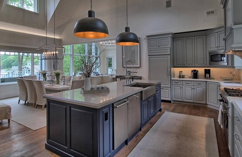 Seguin Cottage | Stunning 6 brdm, 7 bath cottage on Lake Joe! Sand Beach! Boathouse! Has it All!