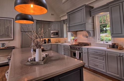 Seguin Cottage | Stunning 6 brdm, 7 bath cottage on Lake Joe! Sand Beach! Boathouse! Has it All!