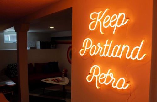 Brentwood-Darlington Apartment | Stunning '60-'70s Retro Appartment