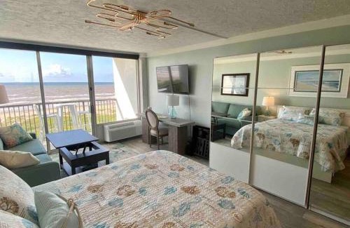 Galveston Apartment | Stunning 8th floor View of the Beach - Islander East Studio
